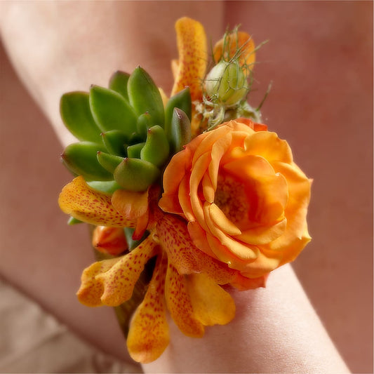Irresistible Love Wrist Corsage – COCO'S FLOWER BAR, Mckinney TX